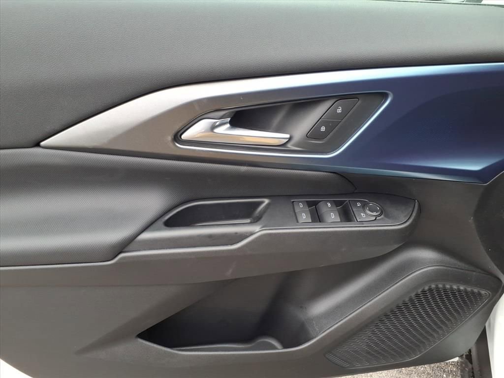 New 2026 Chevrolet Equinox EV LT image 12