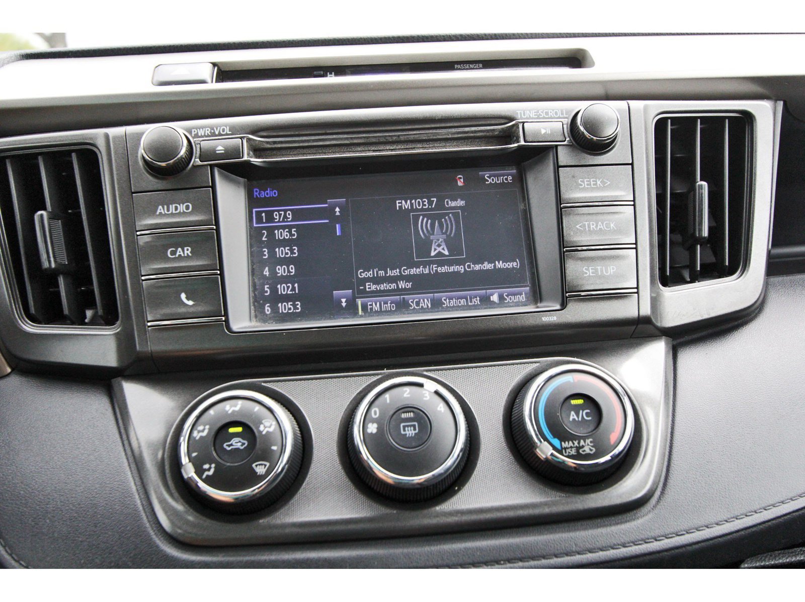 Used 2015 Toyota RAV4 LE FWD image 22