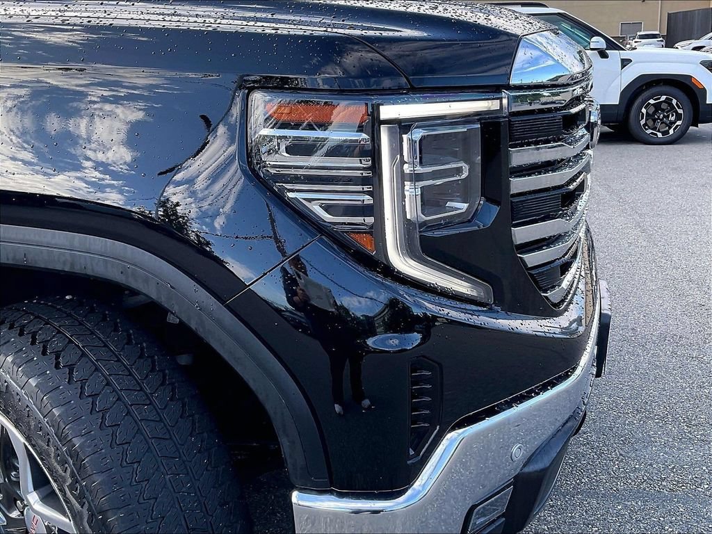 Used 2023 GMC Sierra 1500 SLT w/ SLT Premium Package AWD/4WD image 32