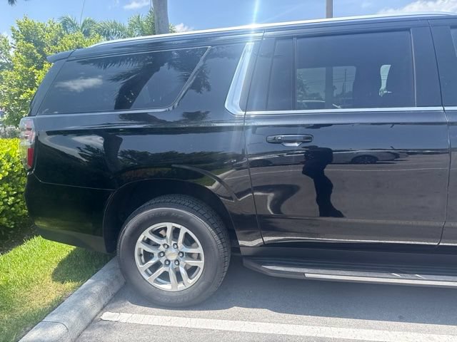 Used 2024 Chevrolet Suburban LT RWD image 5