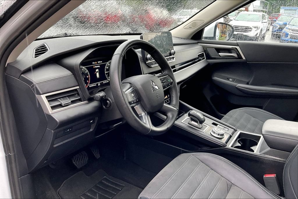 Used 2024 Mitsubishi Outlander SE AWD/4WD image 13