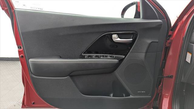 Used 2022 Kia Niro EX FWD image 13