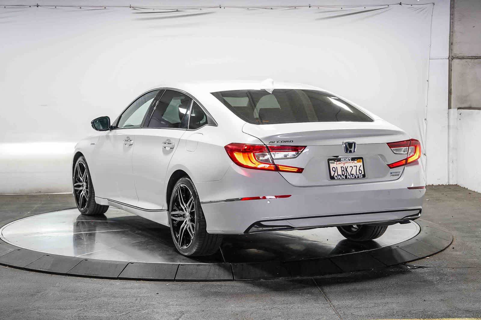 Used 2021 Honda Accord Touring image 2