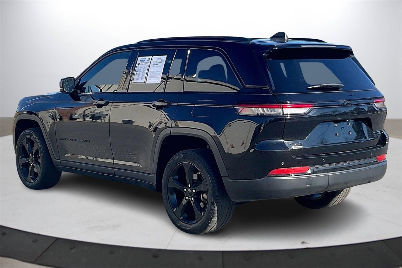 Used 2023 Jeep Grand Cherokee Limited w/ Black Appearance Package image 6