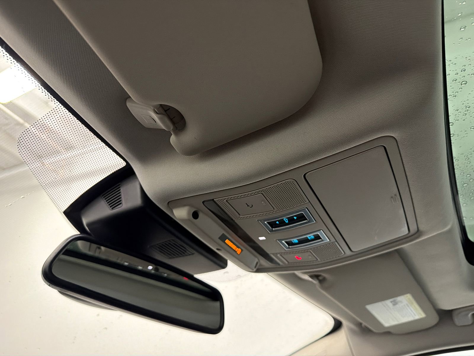 Used 2018 Jaguar XE Premium image 27