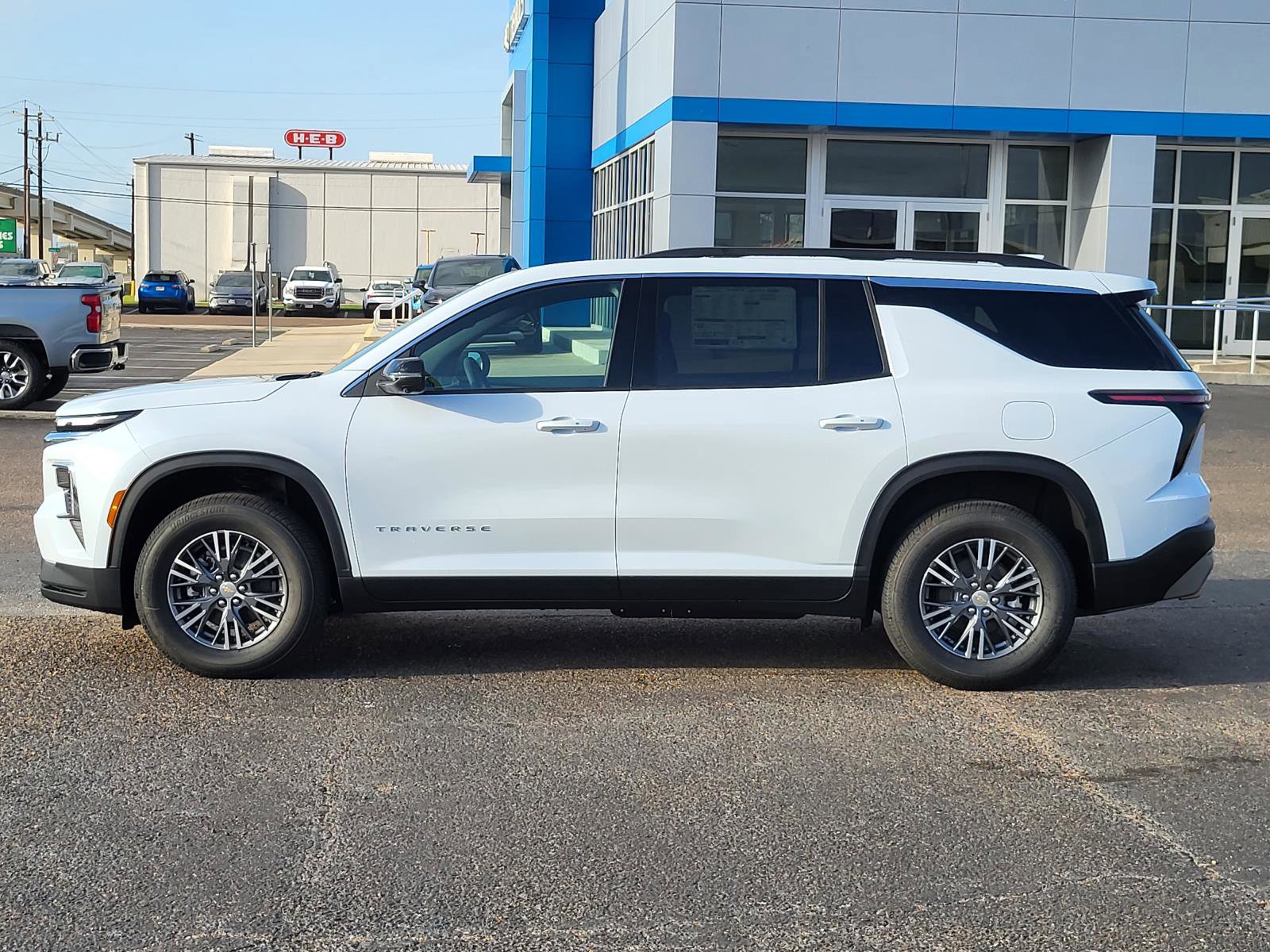 New 2026 Chevrolet Traverse LT image 2