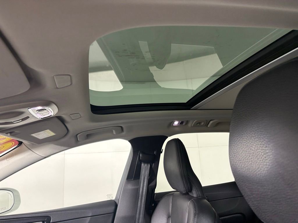 Used 2020 Volvo XC60 T5 Momentum image 31