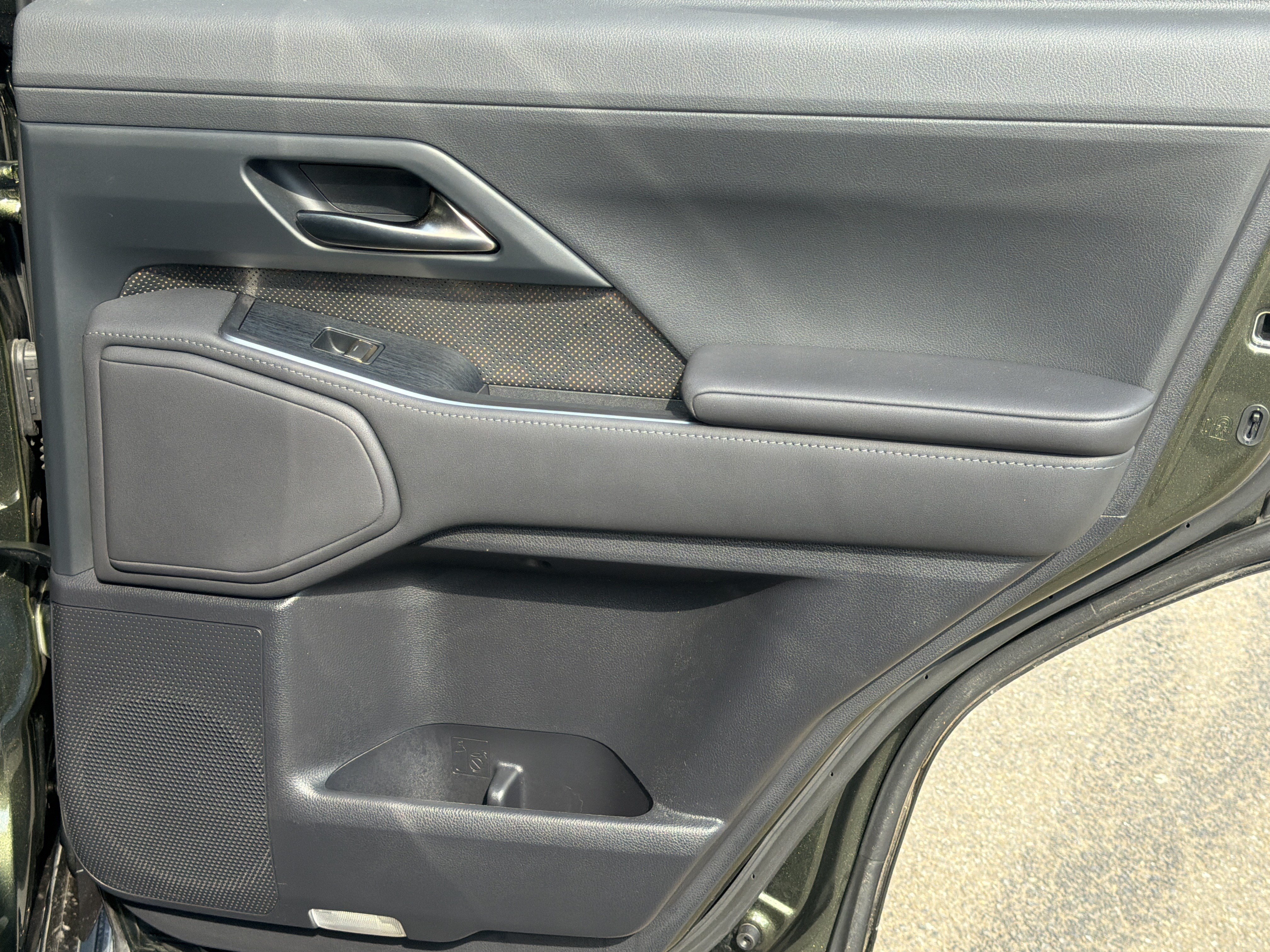 Used 2024 Lexus GX 550 w/ Accessory Package (Z1) AWD/4WD image 16