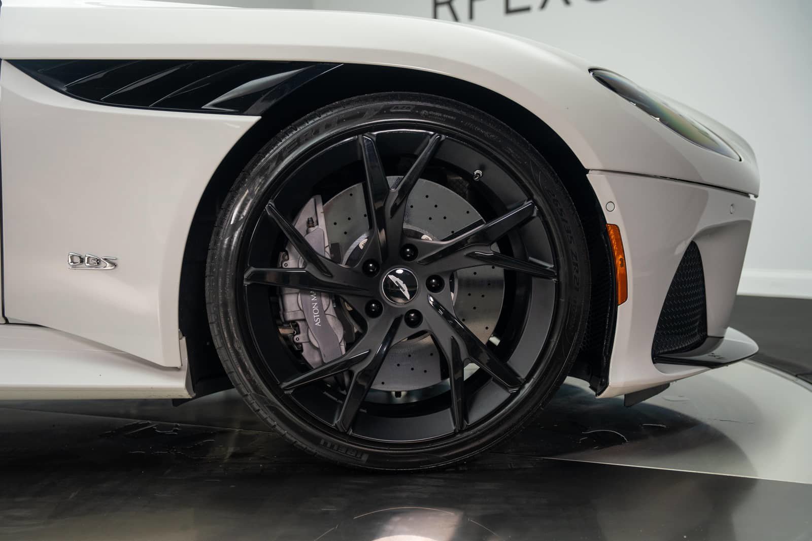 Used 2019 Aston Martin DBS Superleggera RWD image 4