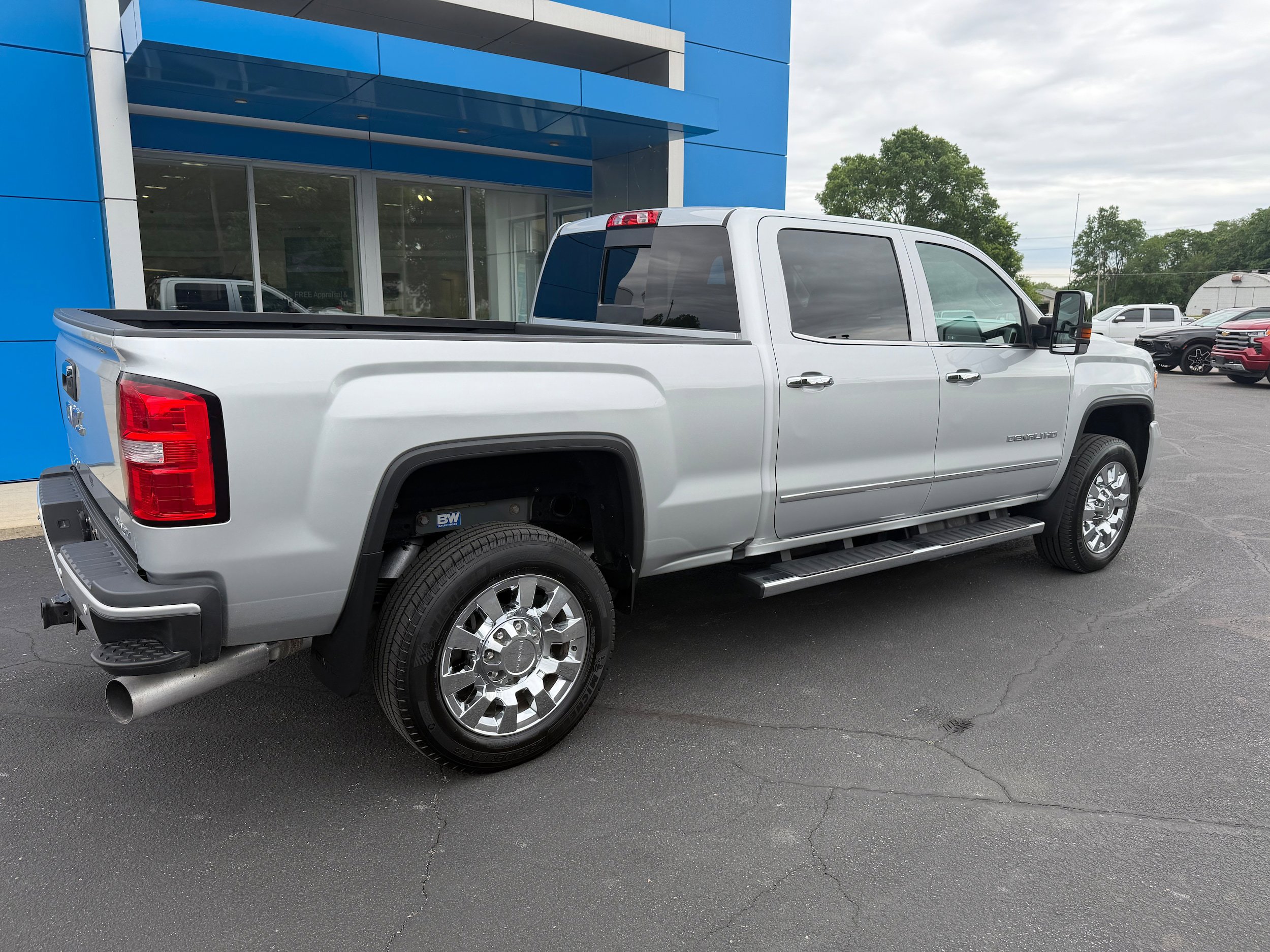 Used 2019 GMC Sierra 2500 Denali w/ Duramax Plus Package AWD/4WD image 2