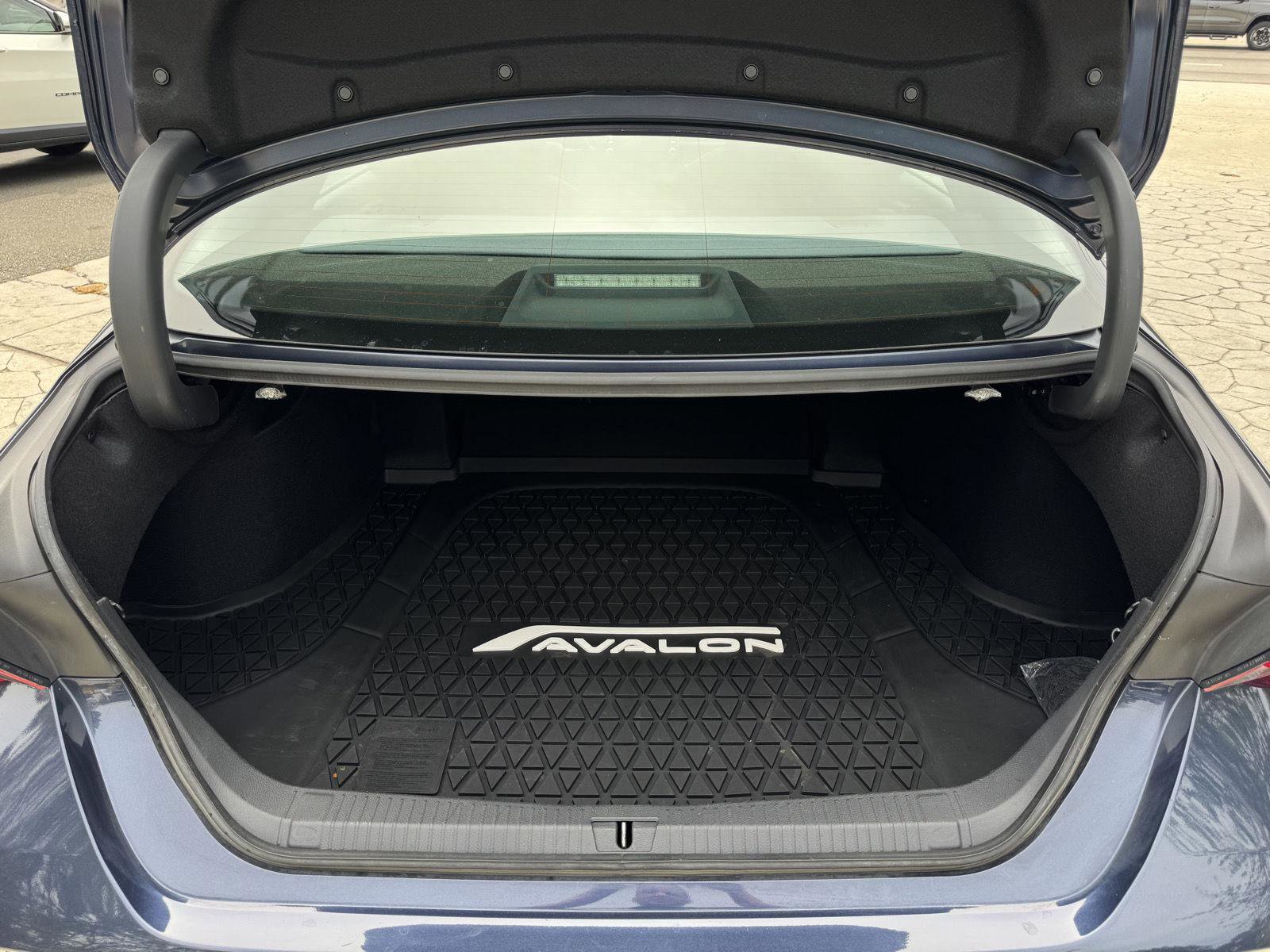 Used 2019 Toyota Avalon XSE w/ All Weather Liner Package image 13