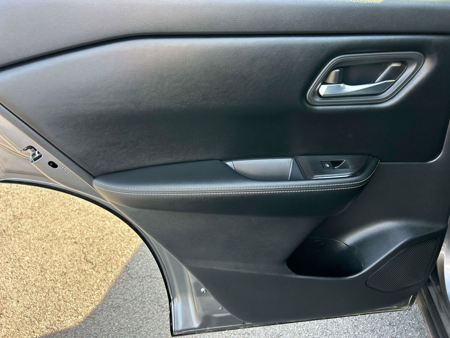 Used 2025 Nissan Rogue SV AWD/4WD image 22