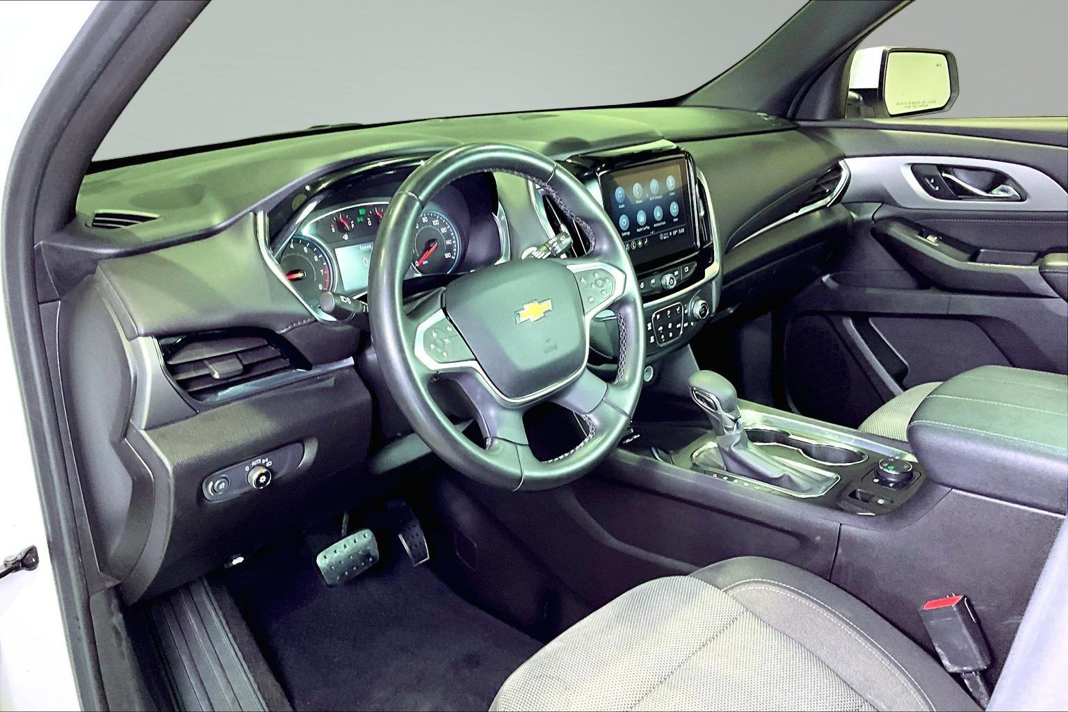 Used 2023 Chevrolet Traverse LT AWD/4WD image 17
