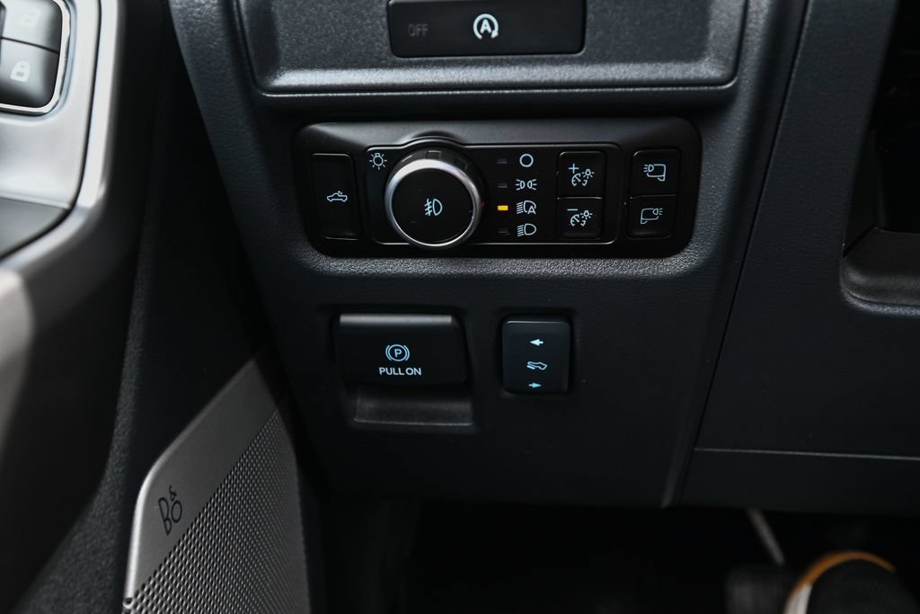 Used 2025 Ford F150 Lariat AWD/4WD image 41