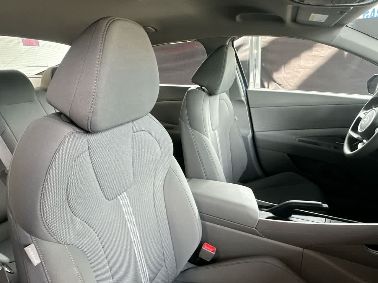 Used 2025 Hyundai Elantra SE FWD image 27