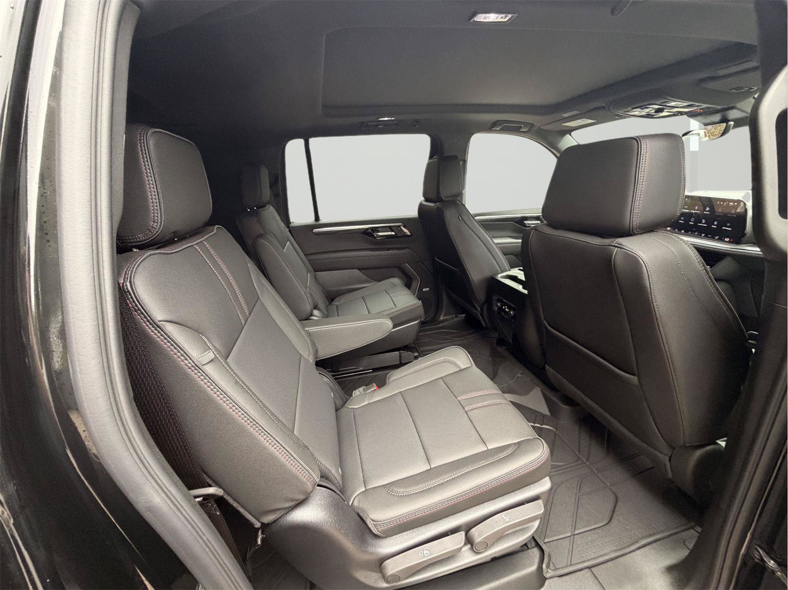 New 2026 Chevrolet Suburban RST w/ Advanced Technology Package AWD/4WD image 25