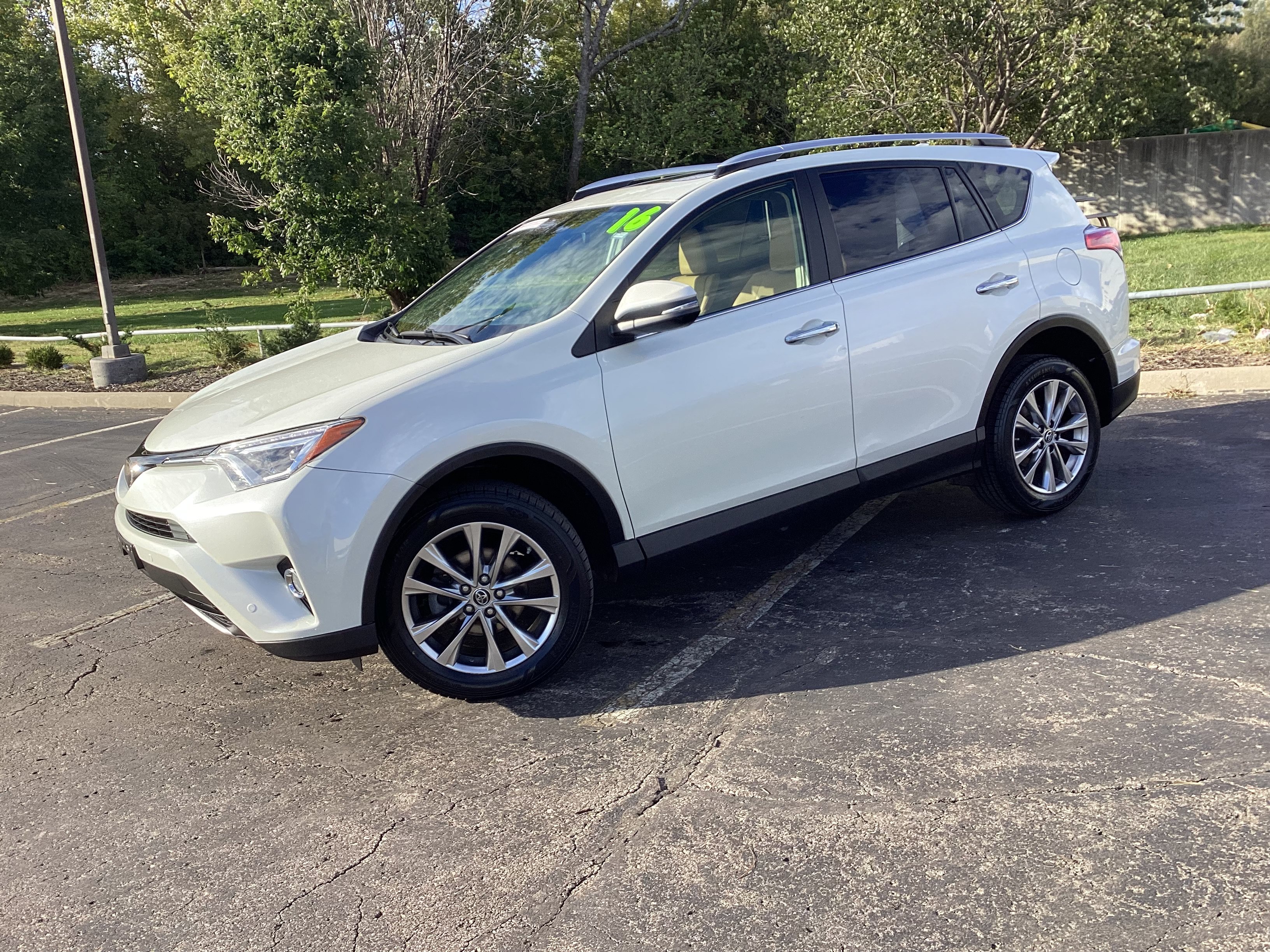 Used 2016 Toyota RAV4 Limited AWD/4WD image 28