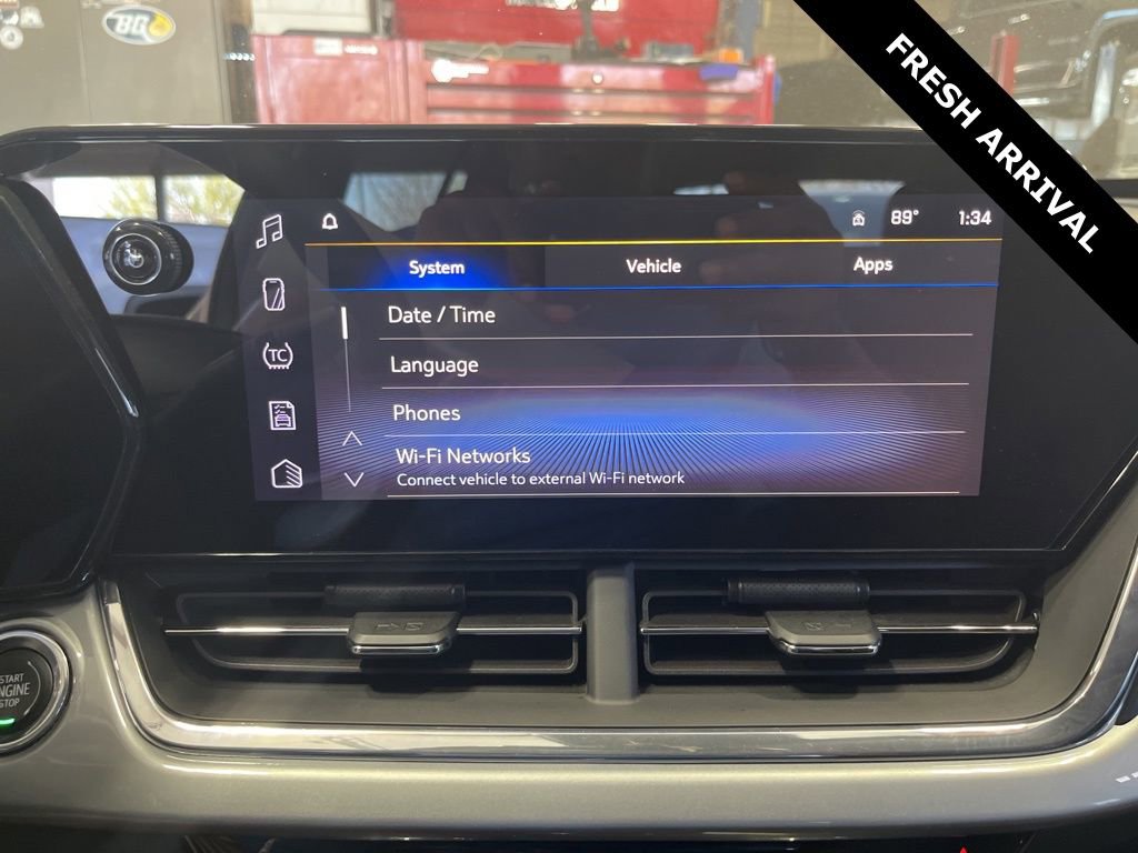 Used 2025 Chevrolet Trax LT w/ LT Convenience Package FWD image 5