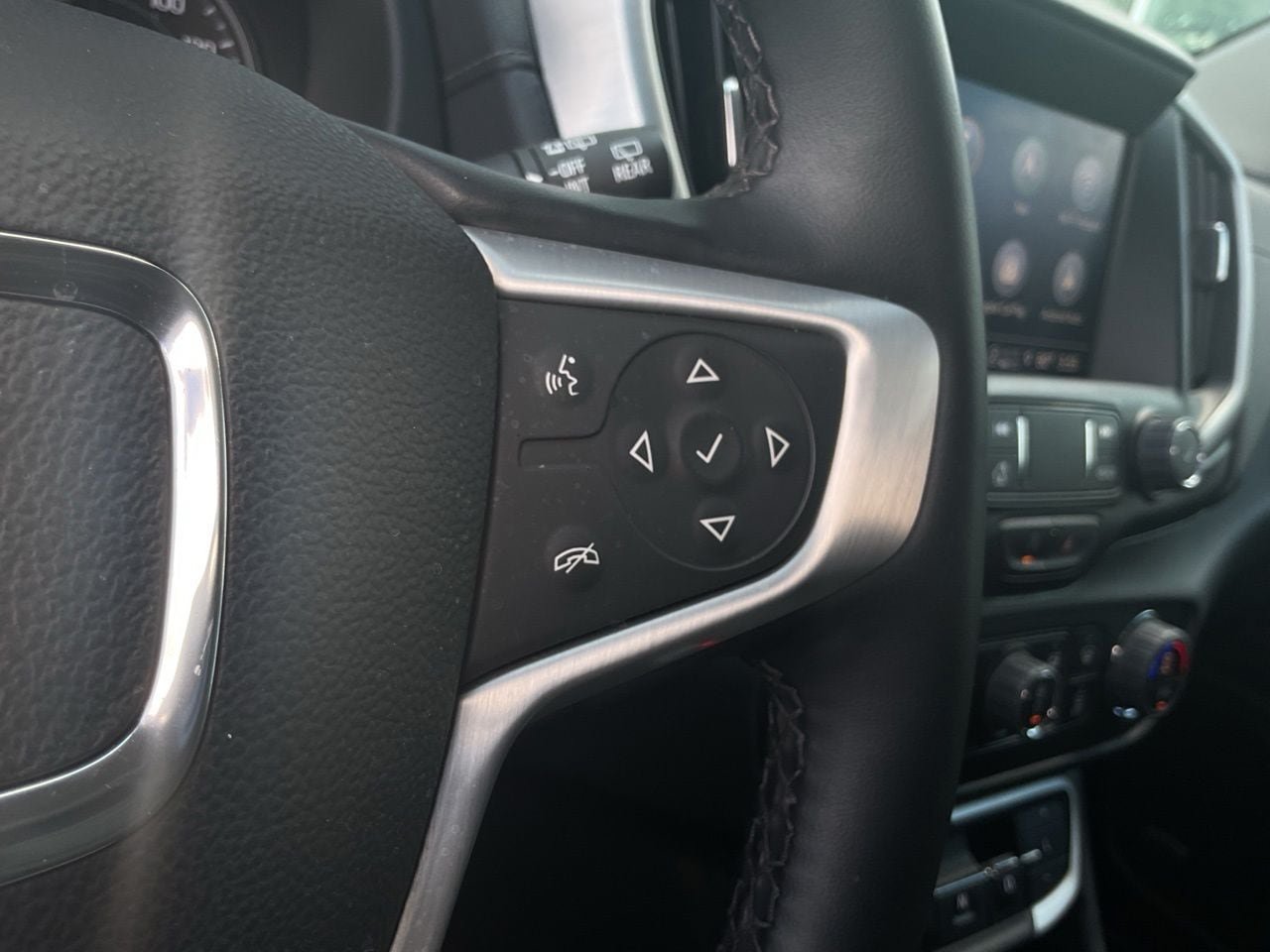 Used 2024 GMC Terrain SLT w/ Infotainment Package II AWD/4WD image 30