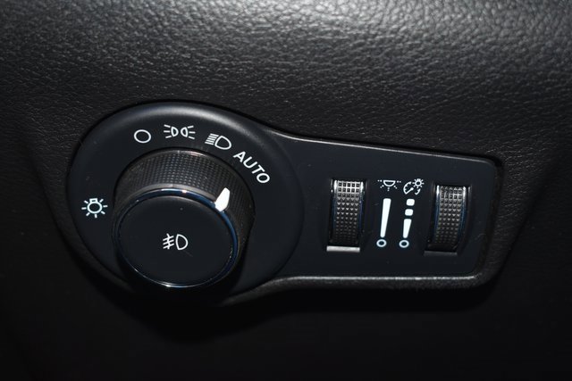 Used 2023 Jeep Compass Limited image 16