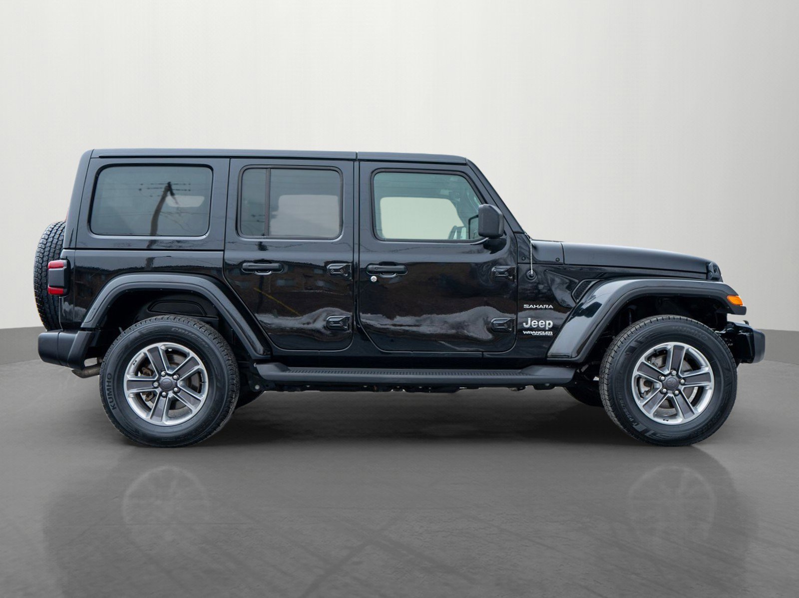Used 2022 Jeep Wrangler Unlimited Sahara w/ Cold Weather Group image 8