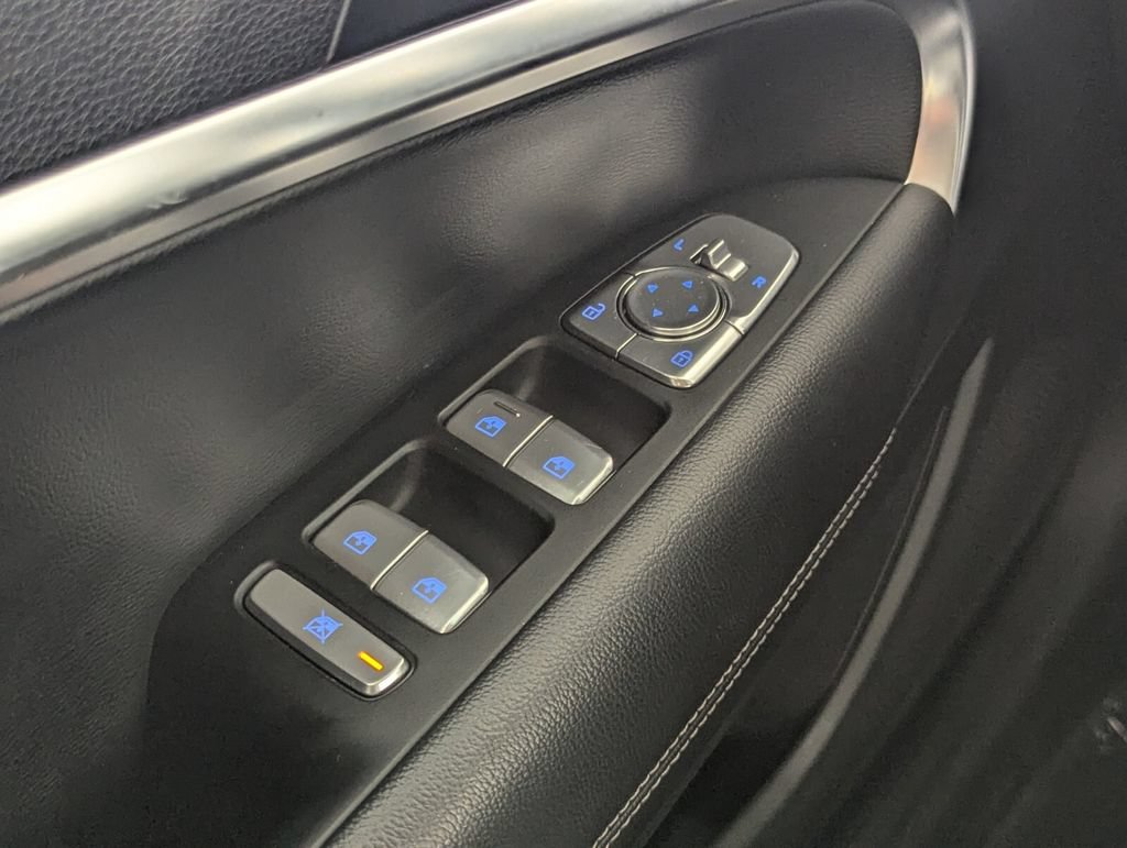 Used 2025 Genesis G70 2.5T AWD/4WD image 18