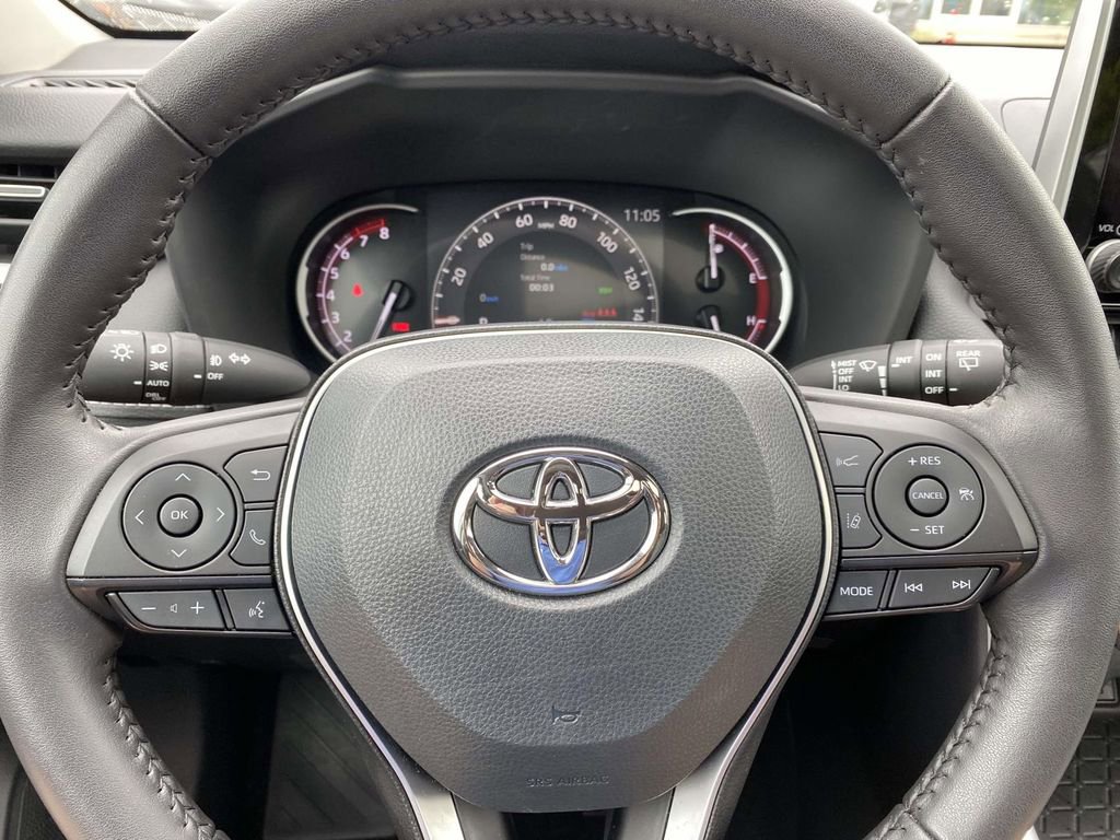 Used 2025 Toyota RAV4 XLE Premium FWD image 31
