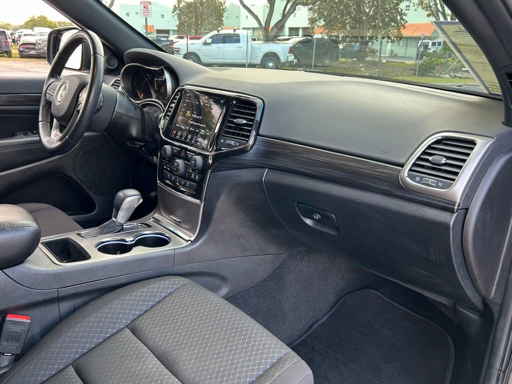 Certified 2022 Jeep Grand Cherokee Laredo E image 37