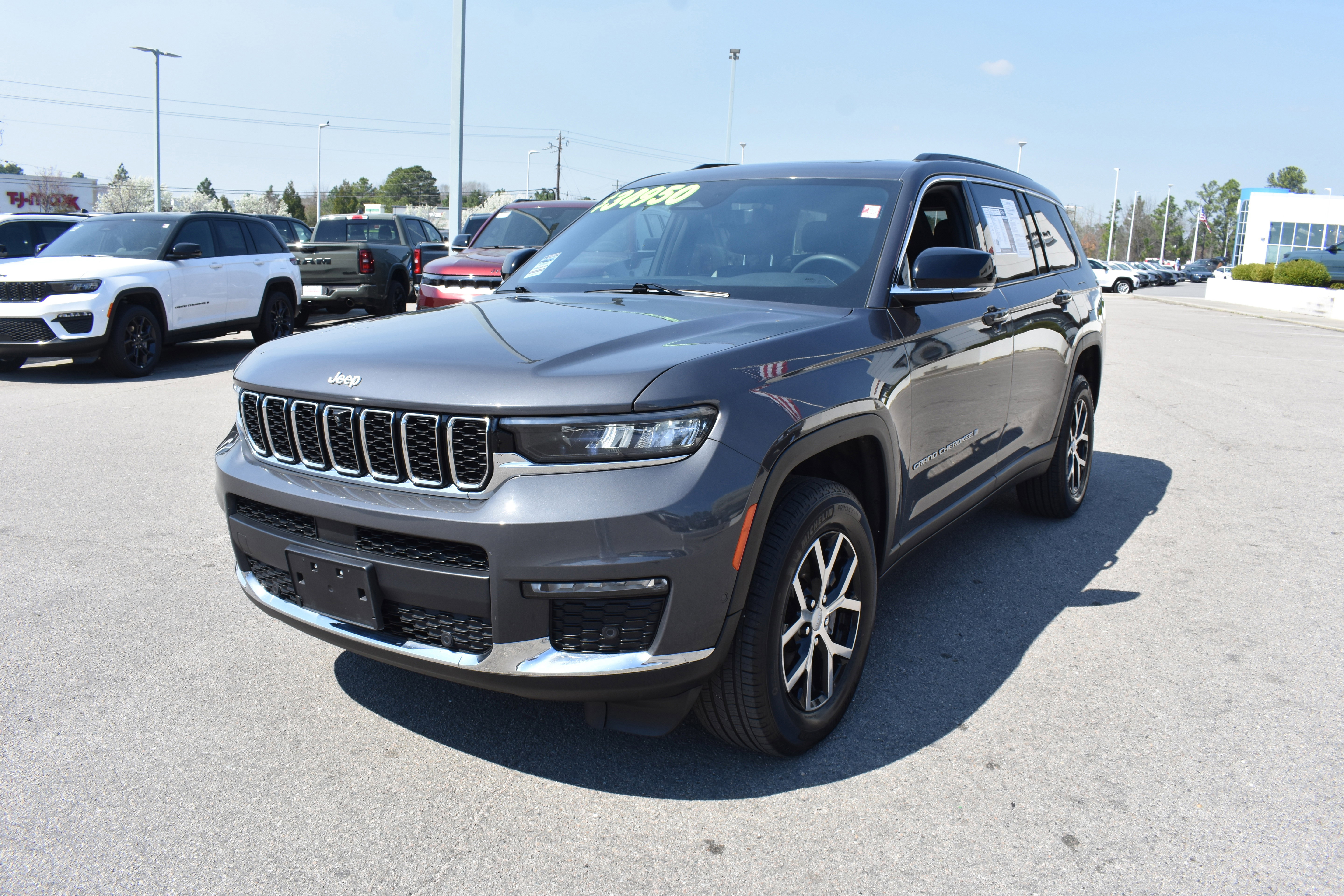 Used 2024 Jeep Grand Cherokee L Limited w/ Luxury Tech Group II image 5