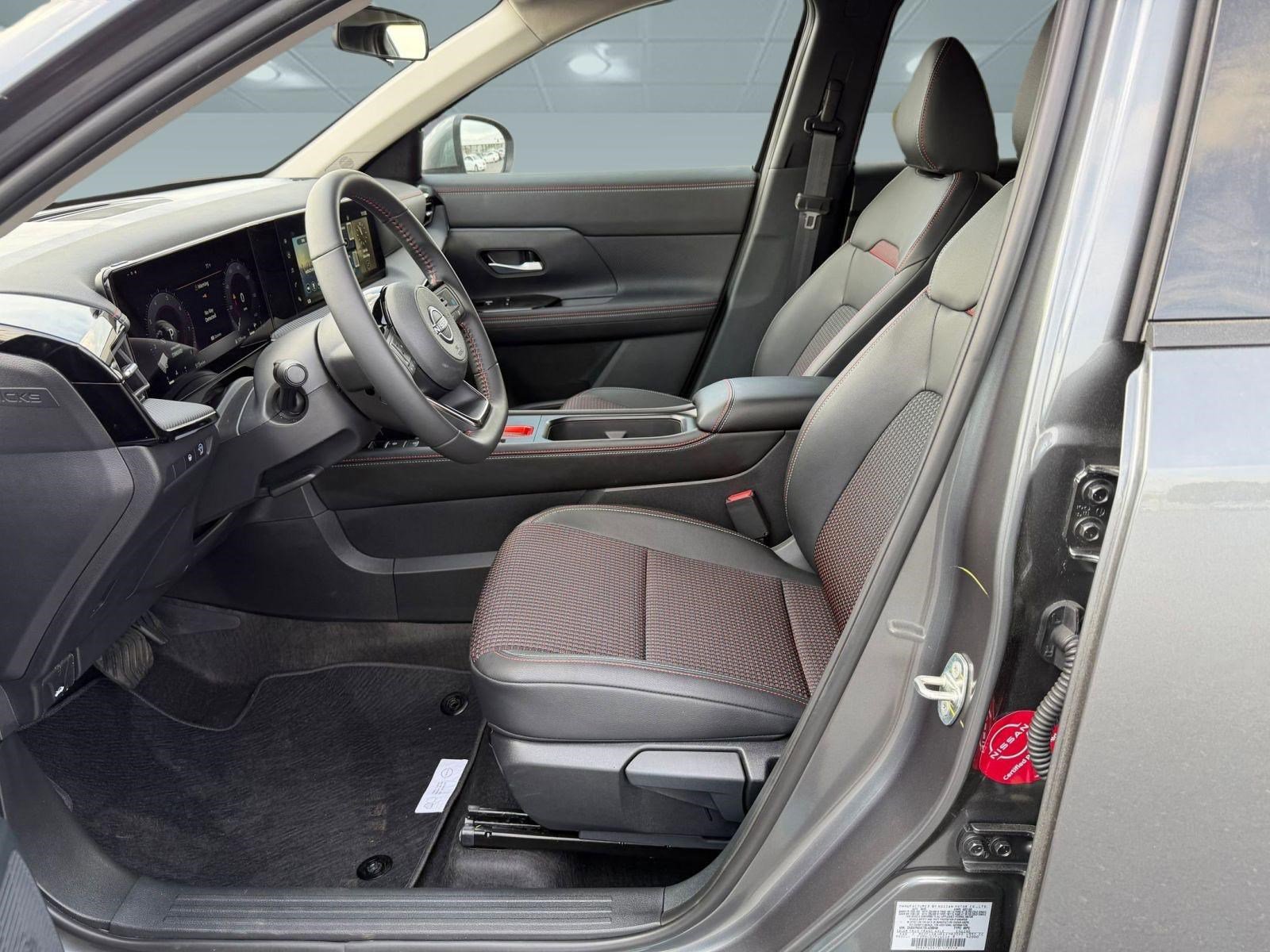 Certified 2025 Nissan Kicks SR FWD image 5