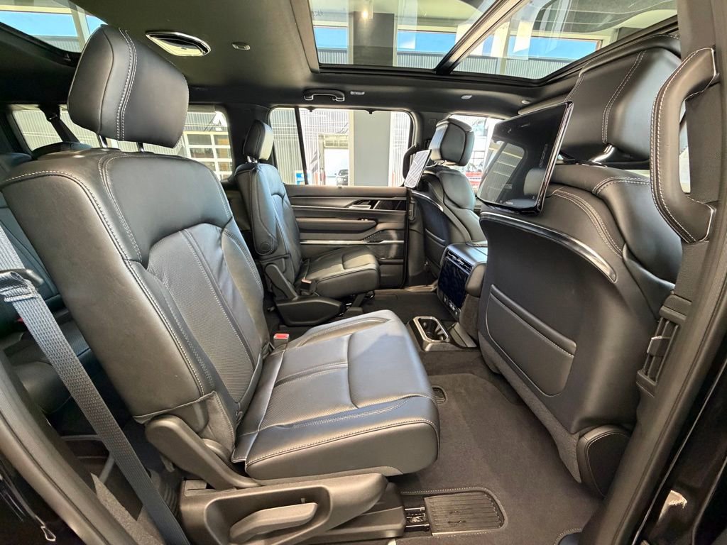 New 2026 Jeep Grand Wagoneer L Summit image 11