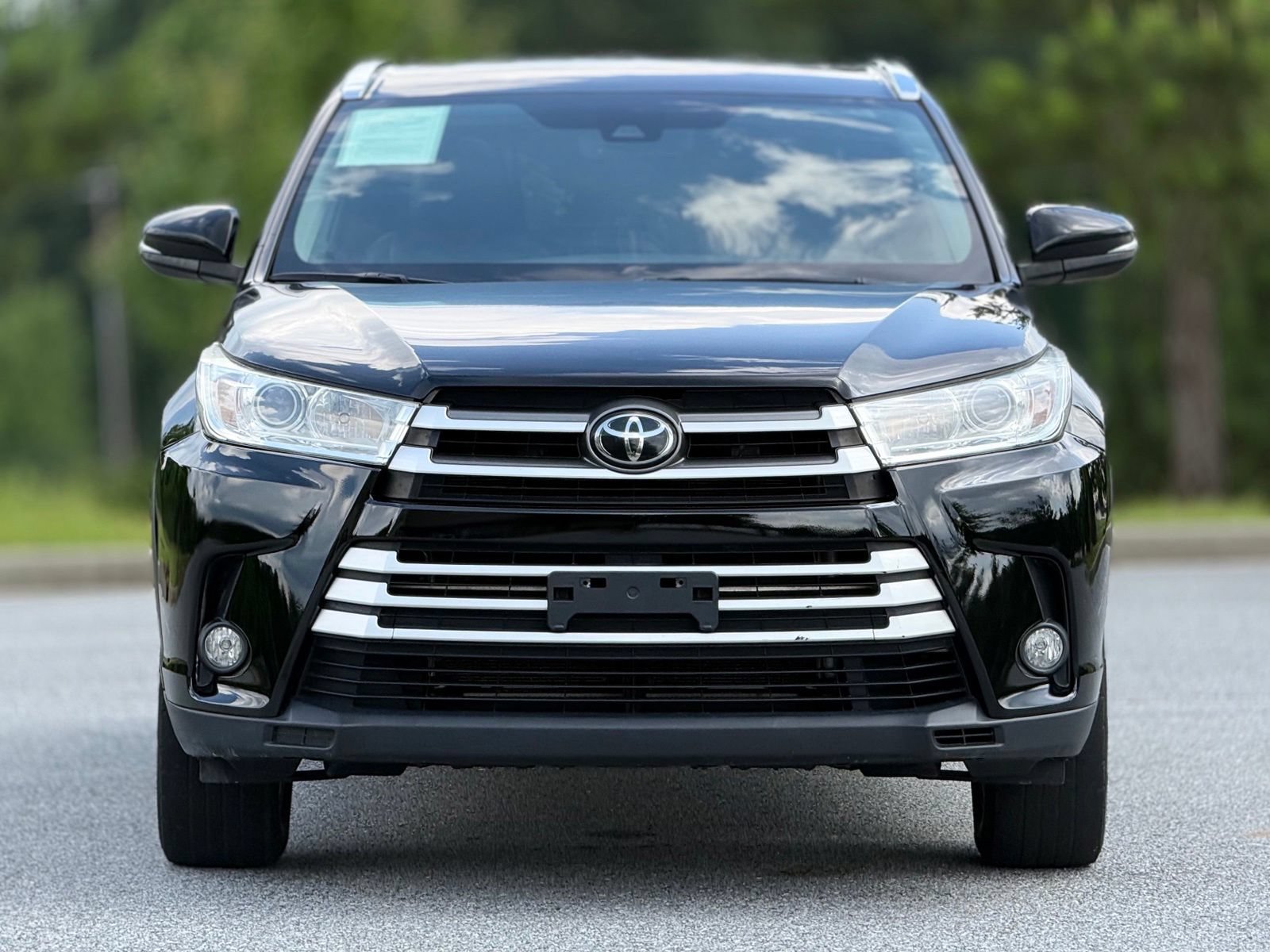 Used 2019 Toyota Highlander XLE AWD/4WD image 3
