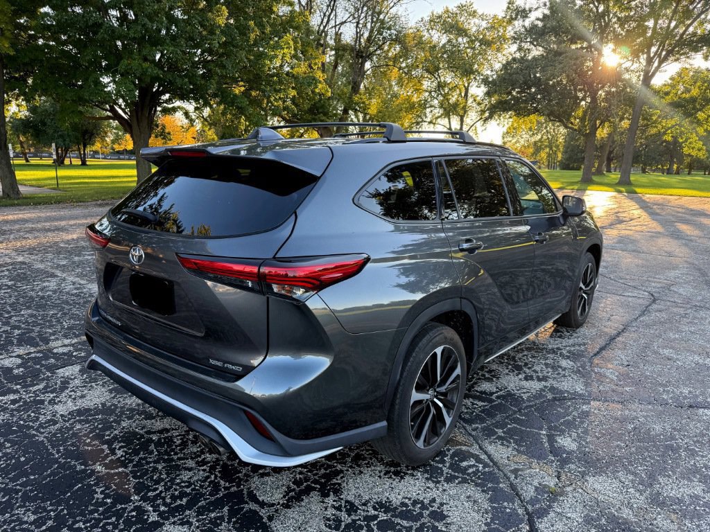 Used 2022 Toyota Highlander XSE AWD/4WD image 11