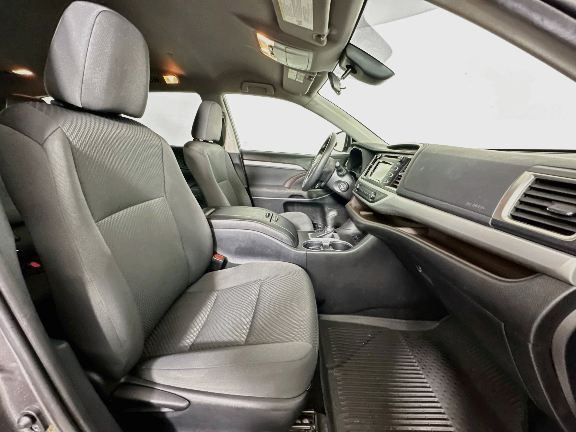 Used 2019 Toyota Highlander LE FWD image 31
