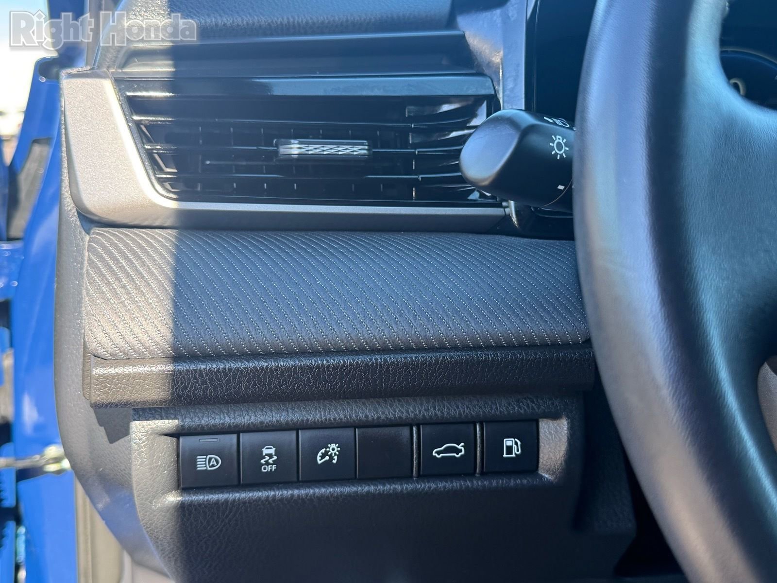 Used 2025 Toyota Camry SE w/ Convenience Package image 15