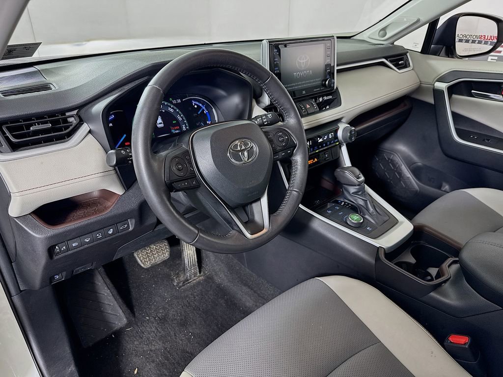 Used 2021 Toyota RAV4 Limited image 9