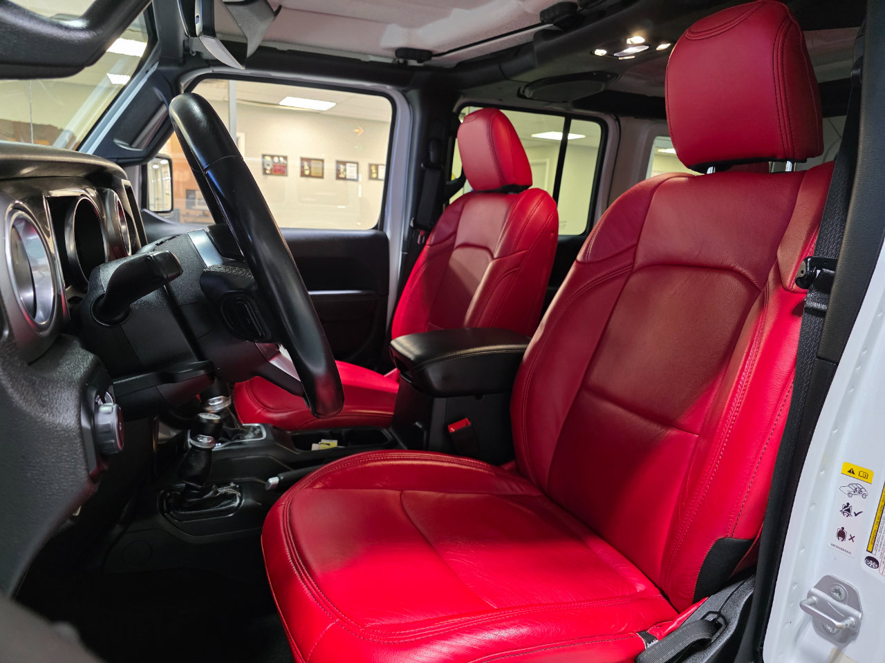 Used 2020 Jeep Wrangler Unlimited Sahara w/ Uconnect 4C Nav & Sound Group image 15