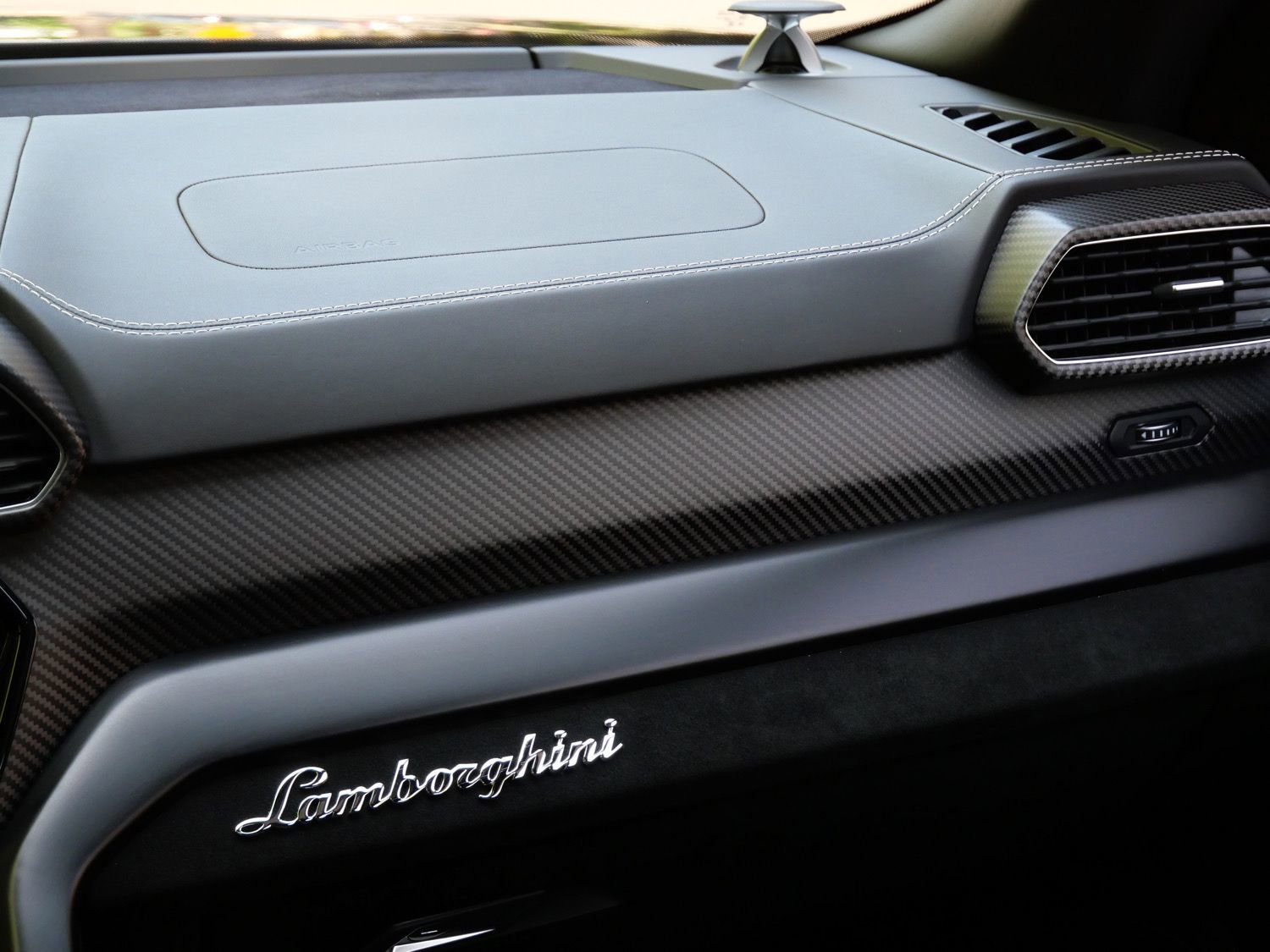 Used 2023 Lamborghini Urus Performante AWD/4WD image 33