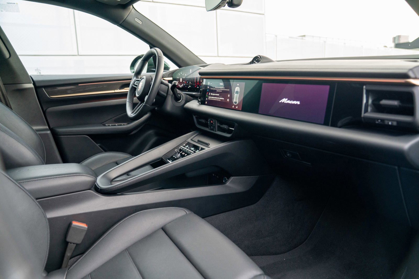Certified 2025 Porsche Macan 4 Electric image 27
