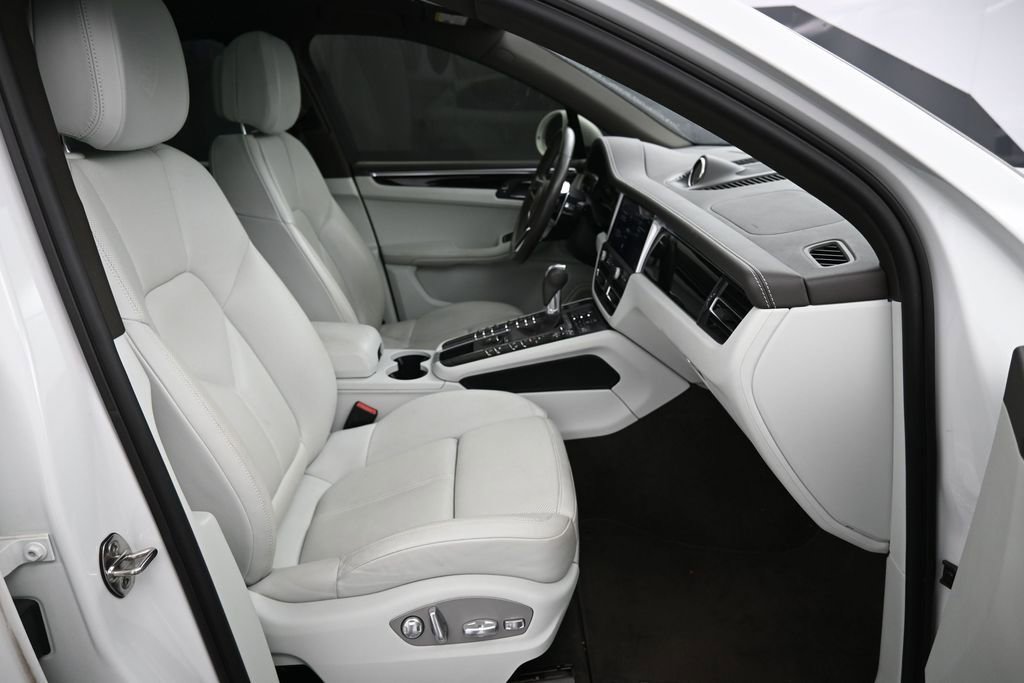 Certified 2021 Porsche Macan S AWD/4WD image 28