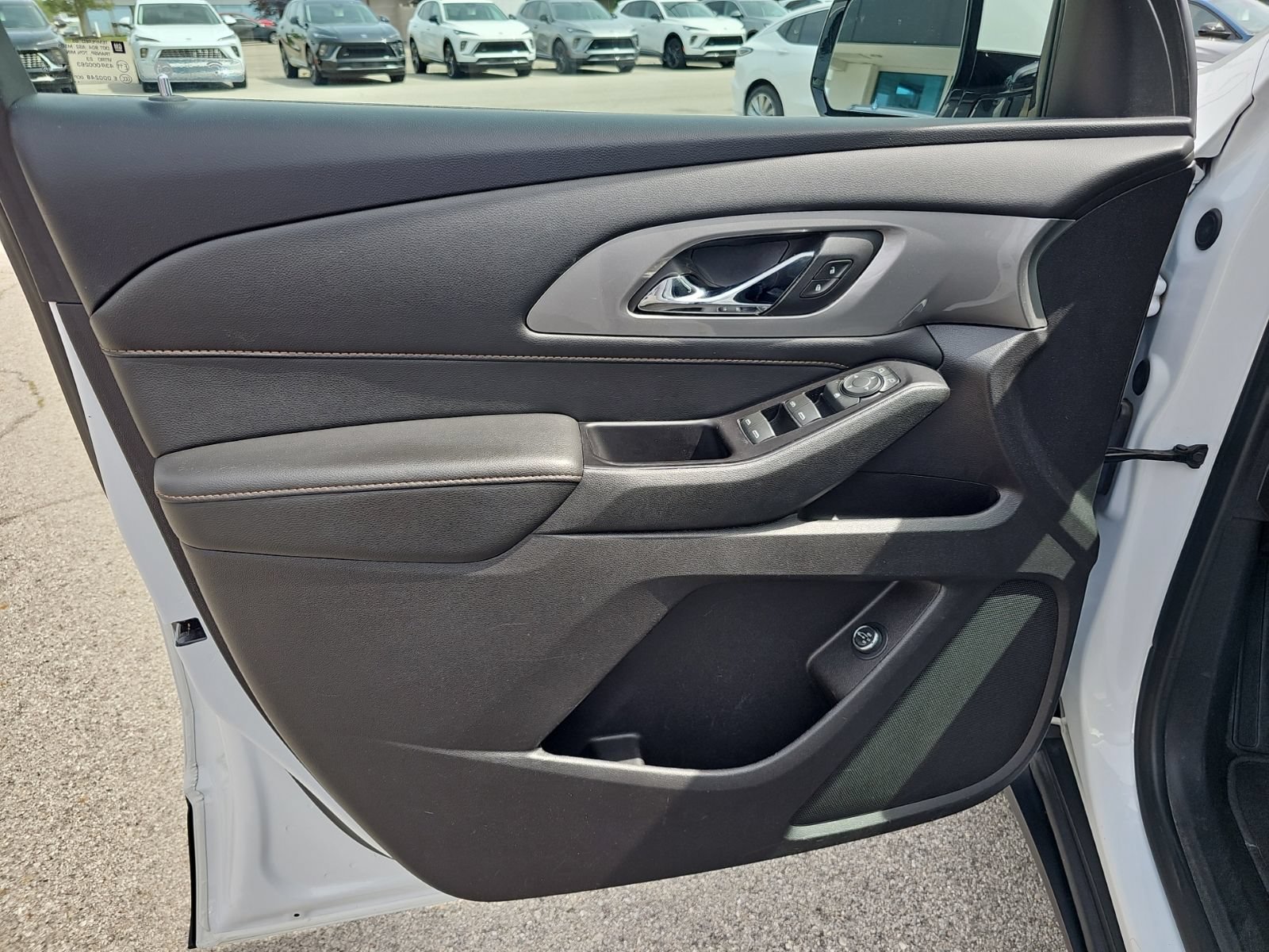 Used 2019 Chevrolet Traverse LT FWD image 13