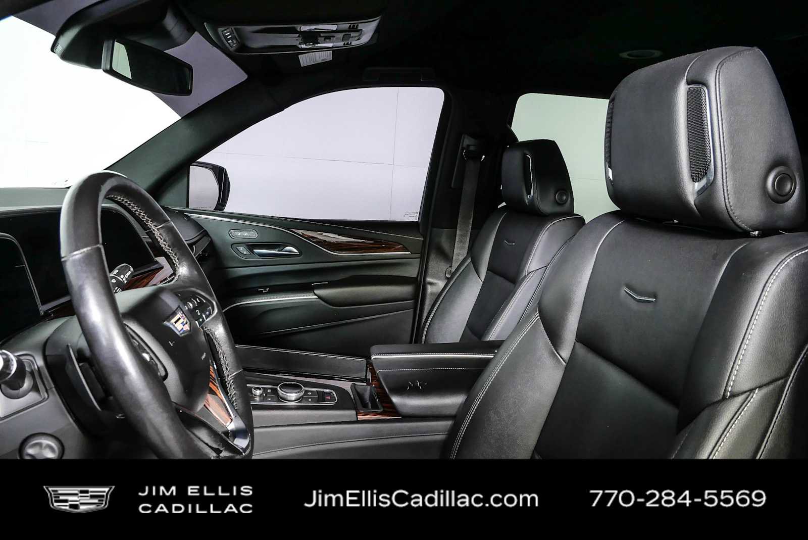 Used 2021 Cadillac Escalade Luxury RWD image 5
