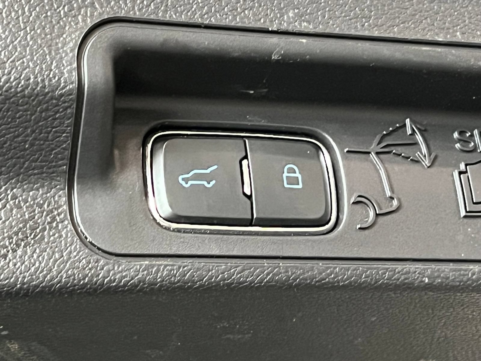 Used 2021 Ford Explorer XLT AWD/4WD image 11