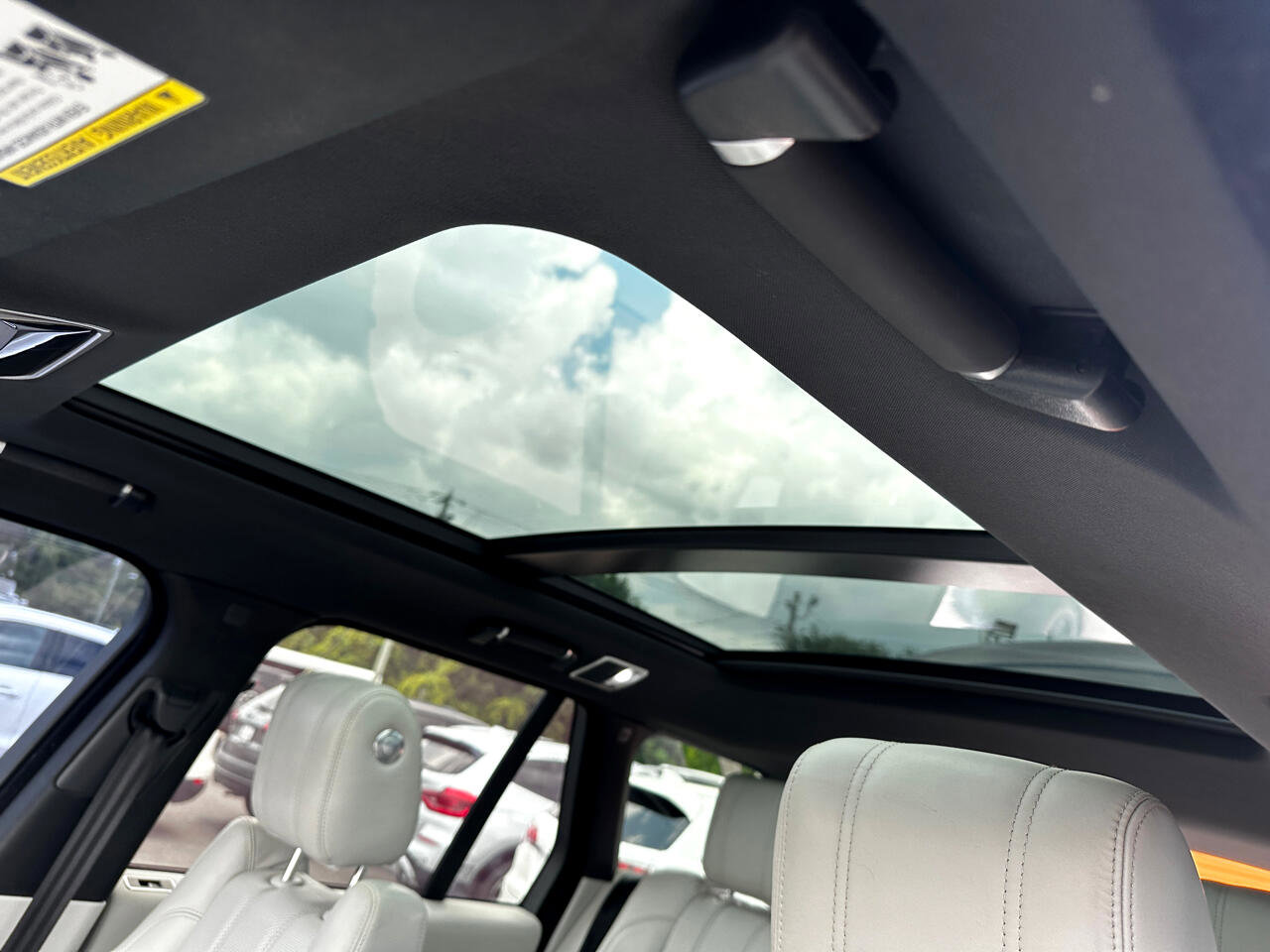 Used 2016 Land Rover Range Rover HSE image 16