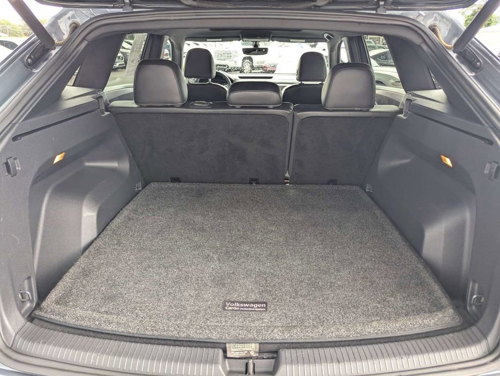 Used 2021 Volkswagen Atlas Cross Sport SE w/ Panoramic Sunroof Package AWD/4WD image 7