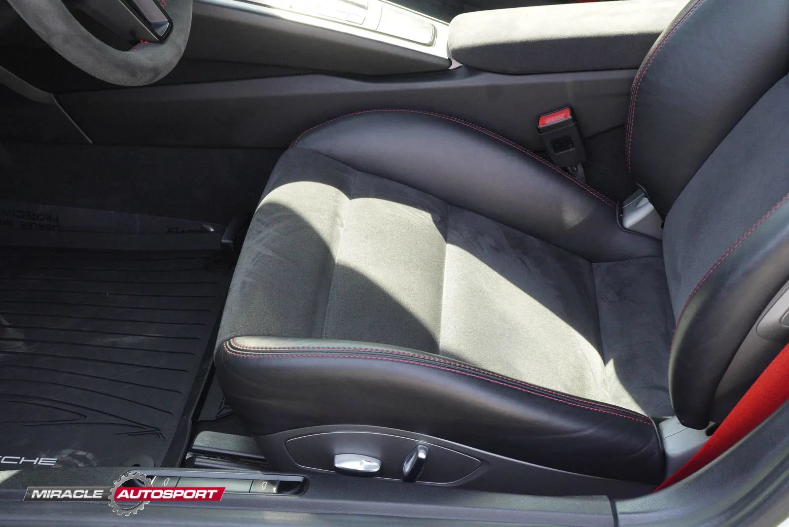 Used 2014 Porsche 911 GT3 w/ Sound Package Plus RWD image 19