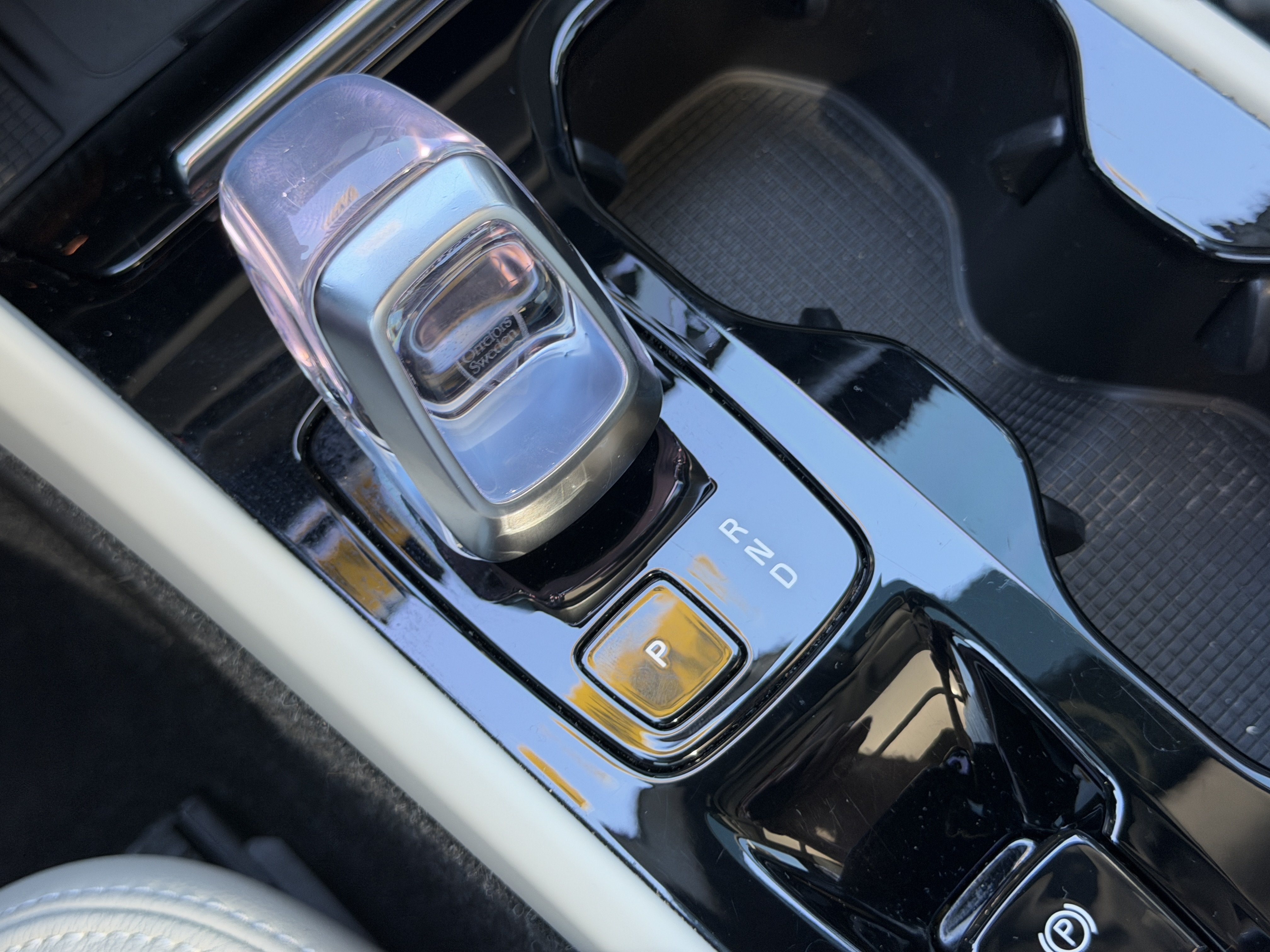 Certified 2024 Volvo XC40 B5 Plus w/ Protection Package Premier AWD/4WD image 29