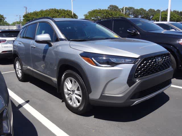 Used 2022 Toyota Corolla Cross LE AWD/4WD image 4