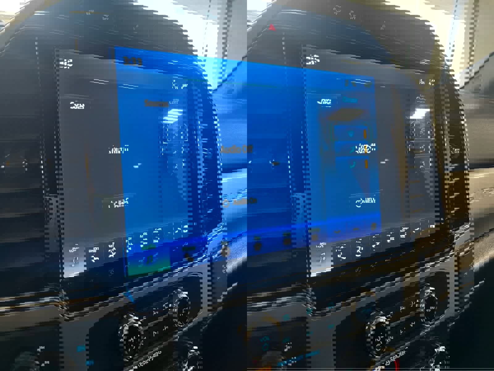 Used 2022 Ford F350 Lariat w/ Chrome Package image 27