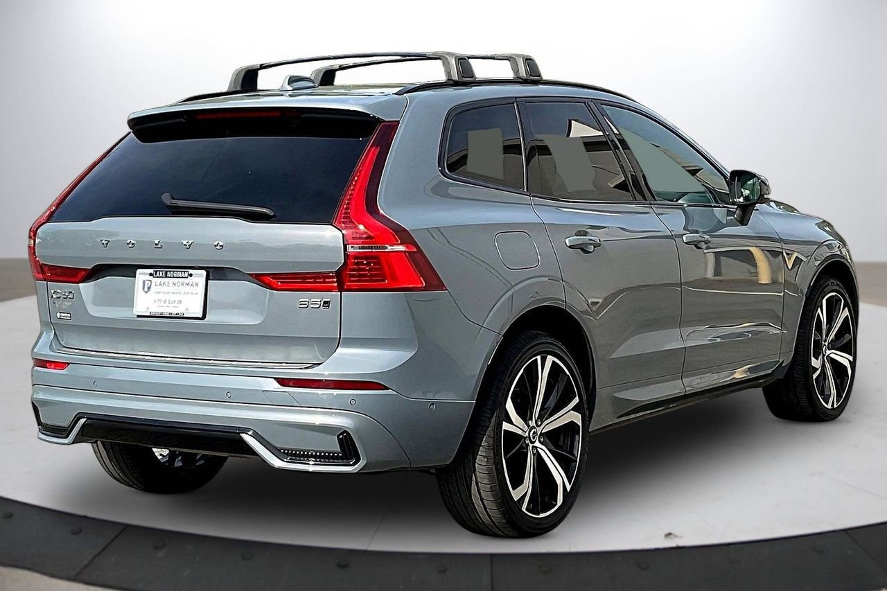 Used 2022 Volvo XC60 B5 R-Design w/ Advanced Package image 9